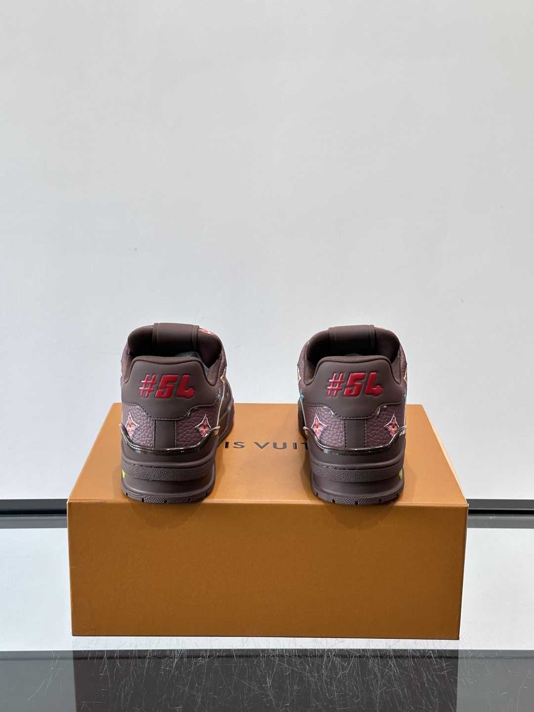 LV Trainer 2026SS新品甜甜圈trainer🍩🍩🍩运动鞋 情侣款👫👟，牛皮鞋面揉进了LV经