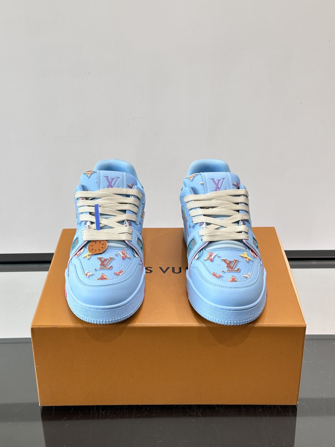 LV Trainer 2026SS新品甜甜圈trainer🍩🍩🍩运动鞋 情侣款👫👟，牛皮鞋面揉进了LV经