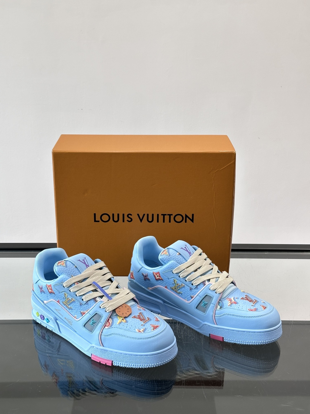 LV Trainer 2026SS新品甜甜圈trainer🍩🍩🍩运动鞋 情侣款👫👟，牛皮鞋面揉进了LV经