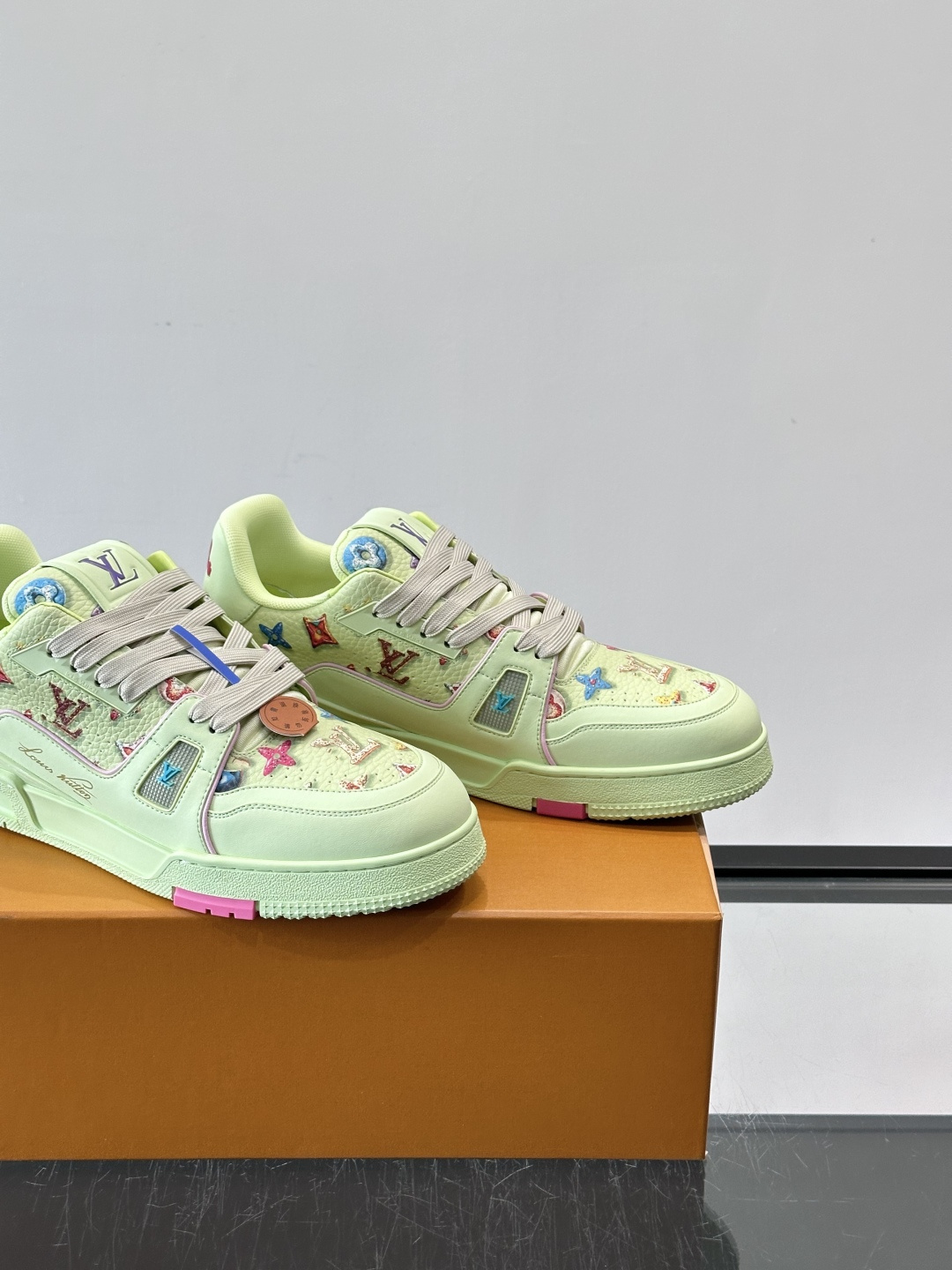 LV Trainer 2026SS新品甜甜圈trainer🍩🍩🍩运动鞋 情侣款👫👟，牛皮鞋面揉进了LV经