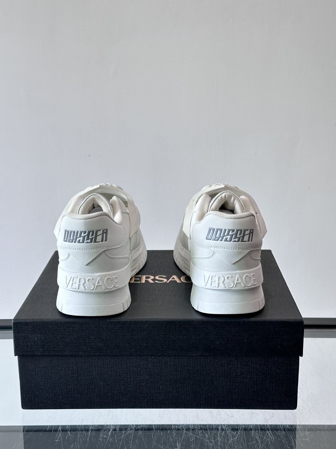 👟范思哲Odissea系列飞船鞋，牛皮➕3D美杜莎浮雕，辨识度超高！鞋面打孔设计，透气又时髦，厚底EVA