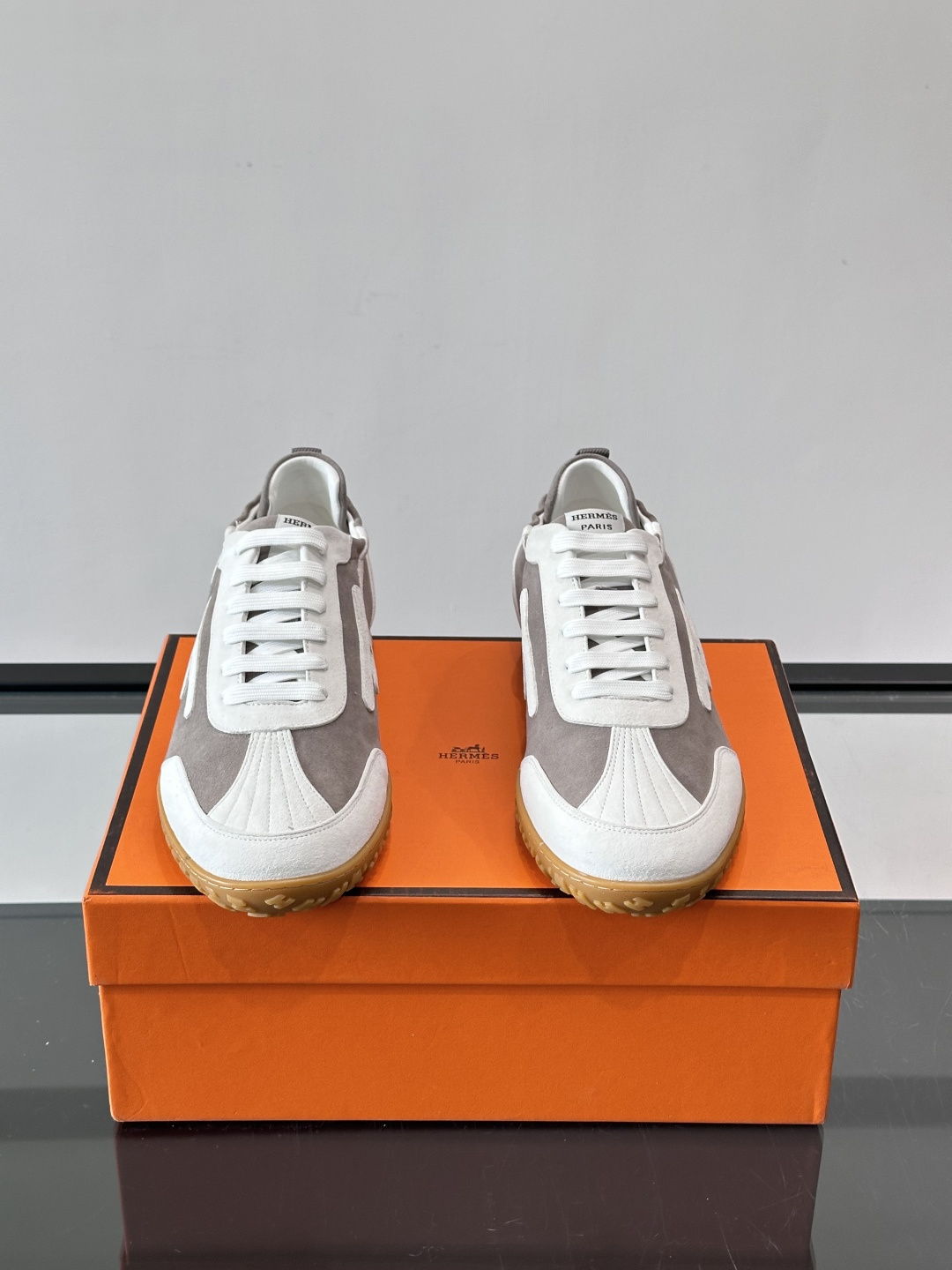 👟Hermès Jet德训鞋，经典德训鞋型，小牛皮➕“H”标志，简约又有辨识度✨。橡胶鞋底耐磨舒适，日常