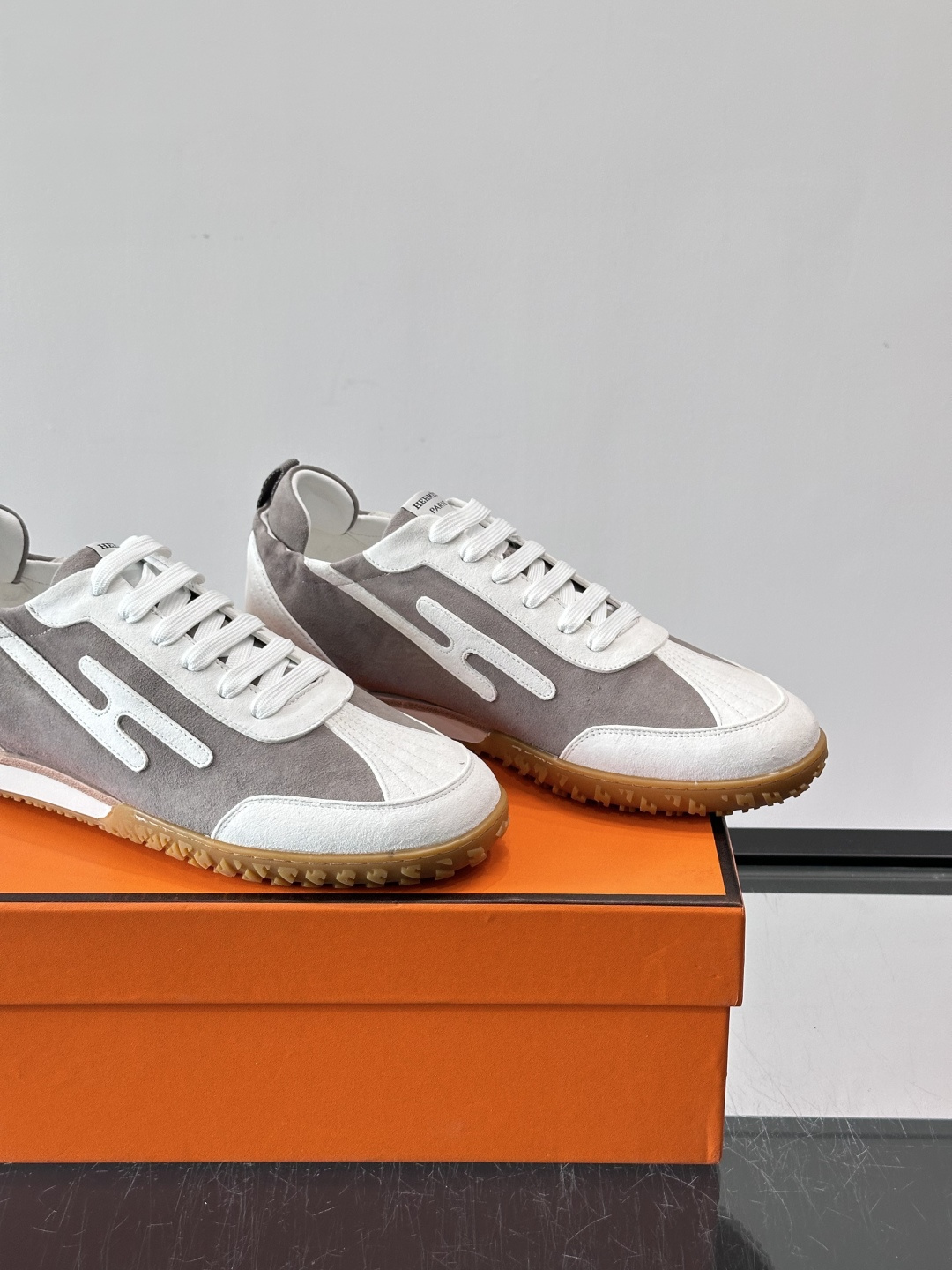 👟Hermès Jet德训鞋，经典德训鞋型，小牛皮➕“H”标志，简约又有辨识度✨。橡胶鞋底耐磨舒适，日常