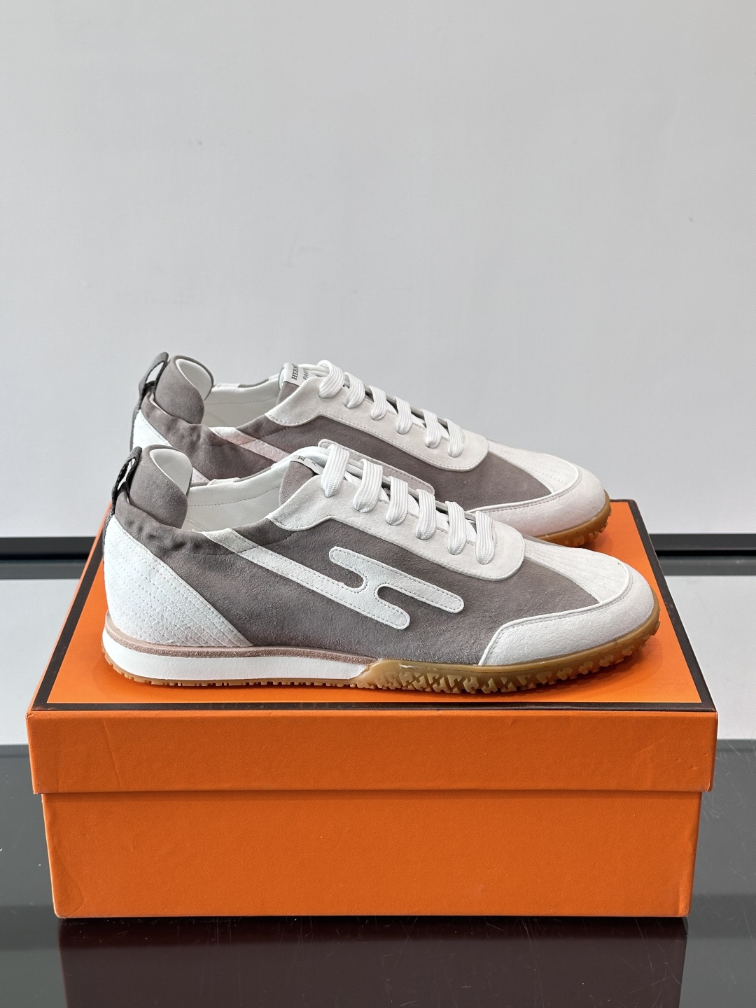 👟Hermès Jet德训鞋，经典德训鞋型，小牛皮➕“H”标志，简约又有辨识度✨。橡胶鞋底耐磨舒适，日常