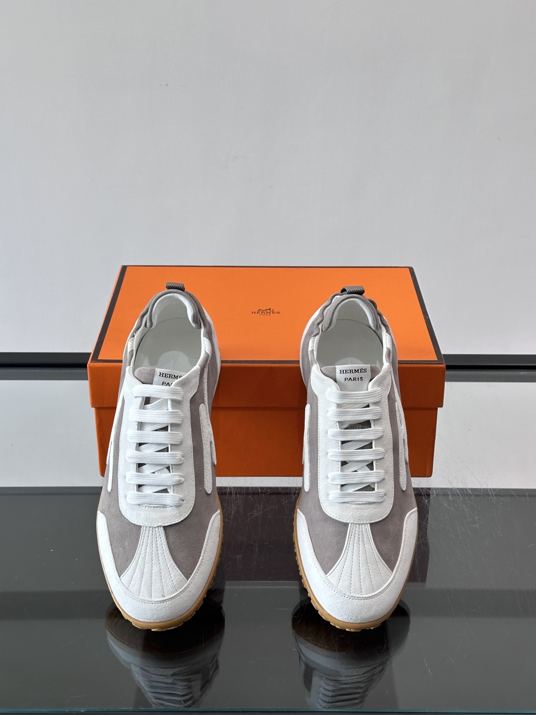 👟Hermès Jet德训鞋，经典德训鞋型，小牛皮➕“H”标志，简约又有辨识度✨。橡胶鞋底耐磨舒适，日常