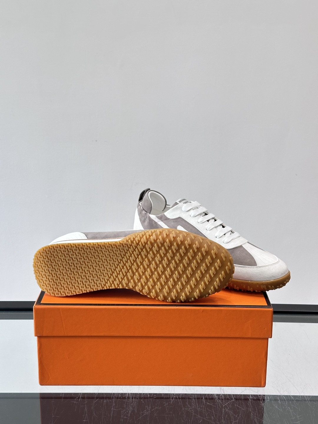 👟Hermès Jet德训鞋，经典德训鞋型，小牛皮➕“H”标志，简约又有辨识度✨。橡胶鞋底耐磨舒适，日常