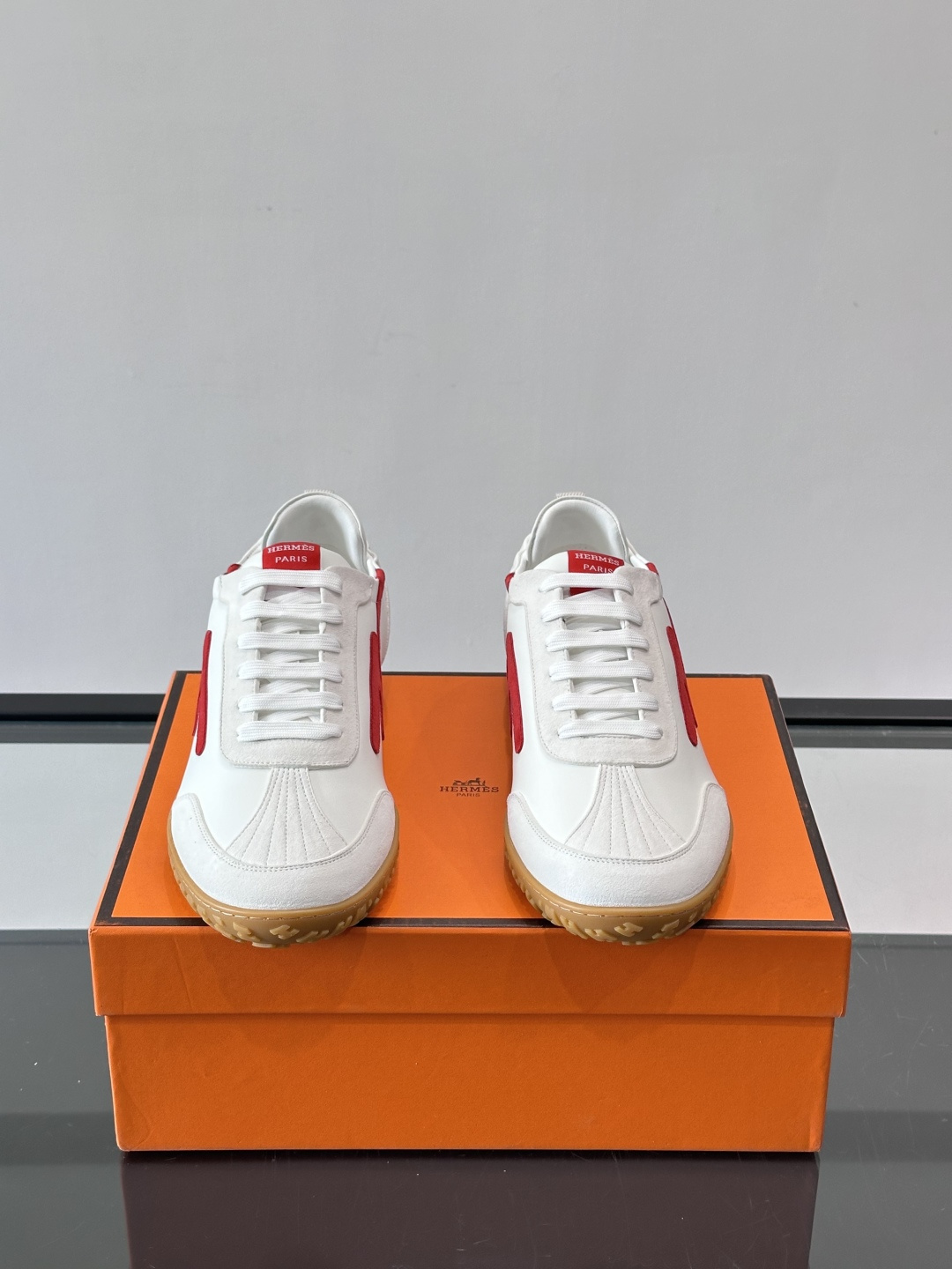 👟Hermès Jet德训鞋，经典德训鞋型，小牛皮➕“H”标志，简约又有辨识度✨。橡胶鞋底耐磨舒适，日常