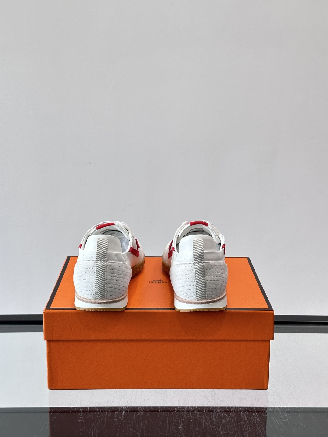 👟Hermès Jet德训鞋，经典德训鞋型，小牛皮➕“H”标志，简约又有辨识度✨。橡胶鞋底耐磨舒适，日常