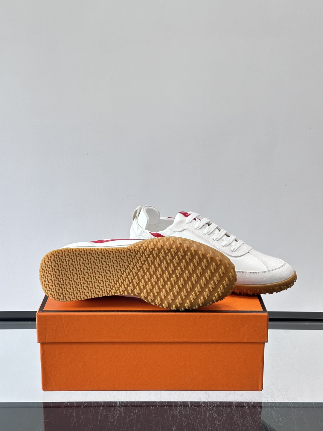 👟Hermès Jet德训鞋，经典德训鞋型，小牛皮➕“H”标志，简约又有辨识度✨。橡胶鞋底耐磨舒适，日常