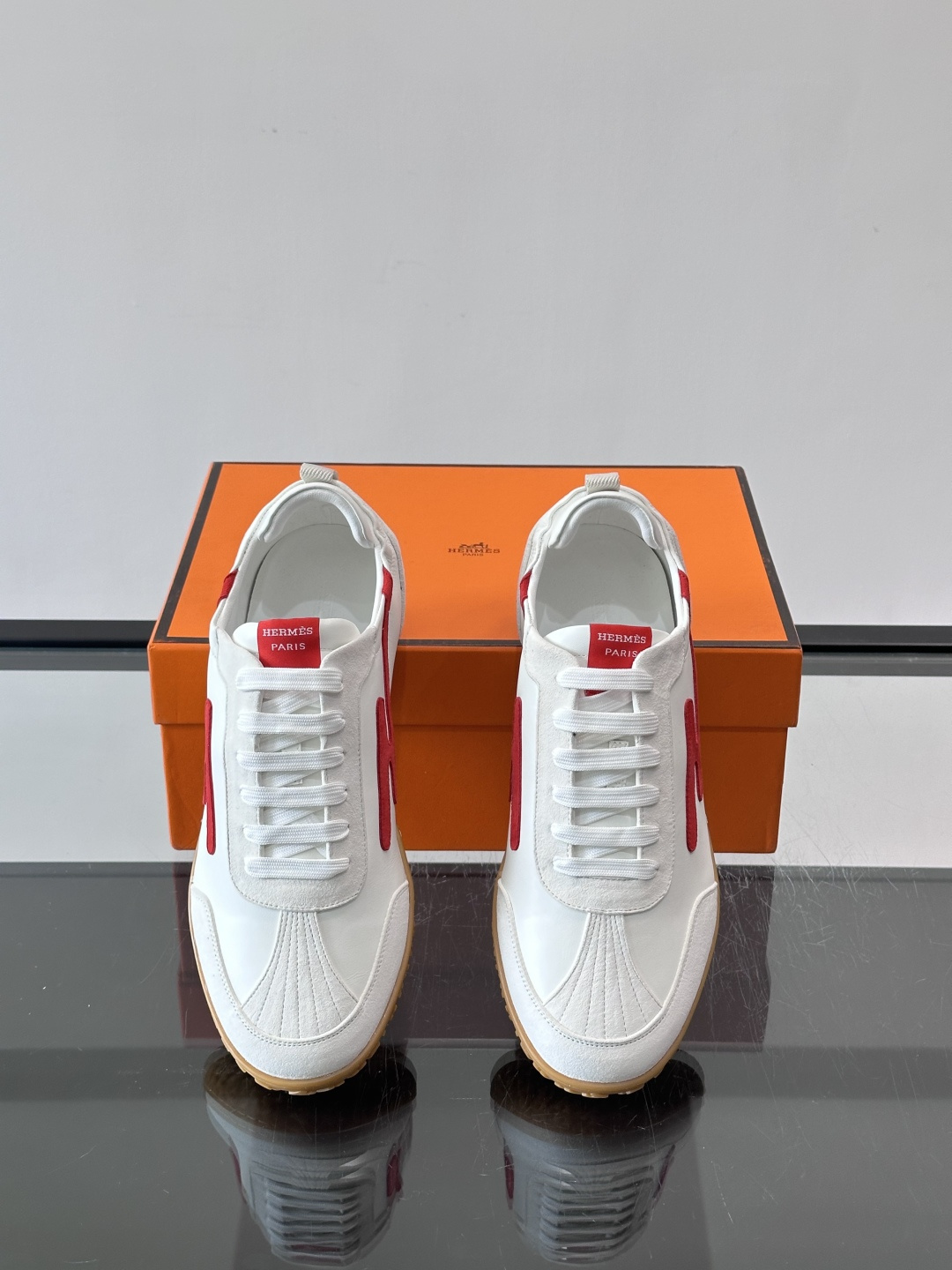 👟Hermès Jet德训鞋，经典德训鞋型，小牛皮➕“H”标志，简约又有辨识度✨。橡胶鞋底耐磨舒适，日常