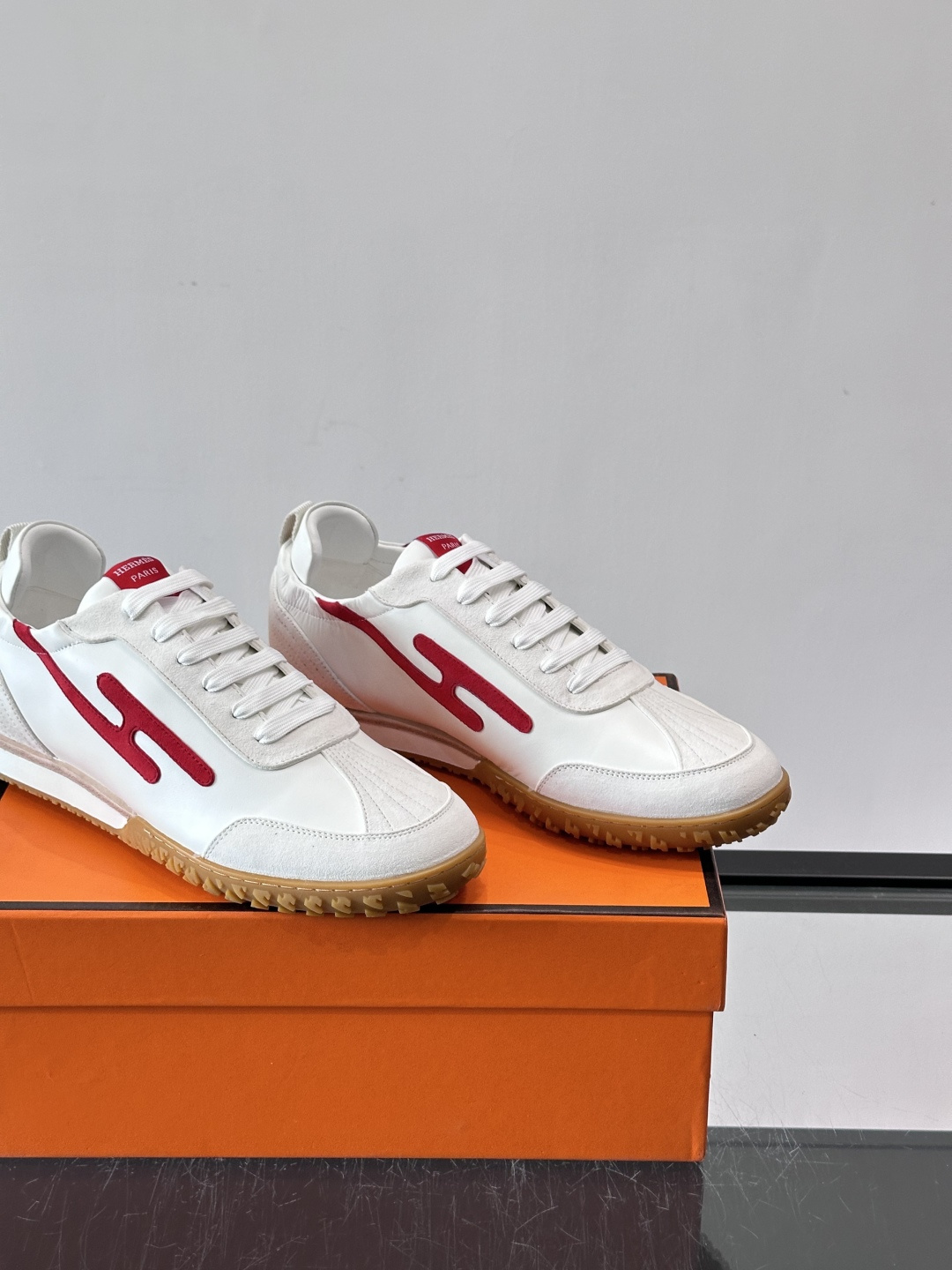 👟Hermès Jet德训鞋，经典德训鞋型，小牛皮➕“H”标志，简约又有辨识度✨。橡胶鞋底耐磨舒适，日常