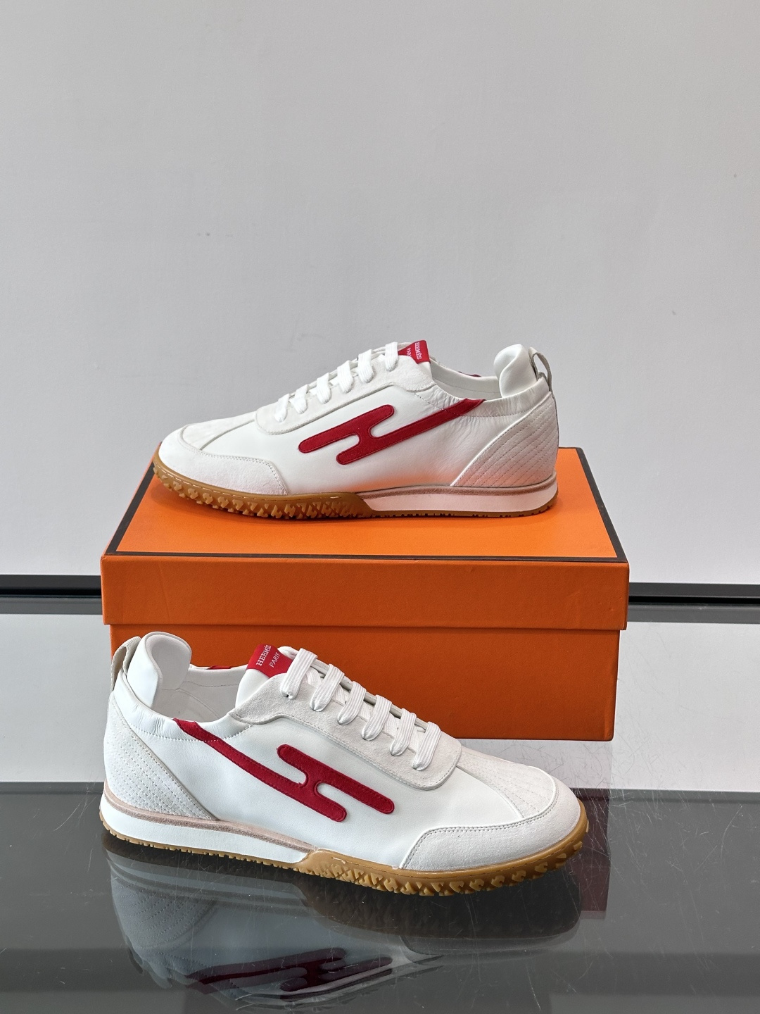 👟Hermès Jet德训鞋，经典德训鞋型，小牛皮➕“H”标志，简约又有辨识度✨。橡胶鞋底耐磨舒适，日常