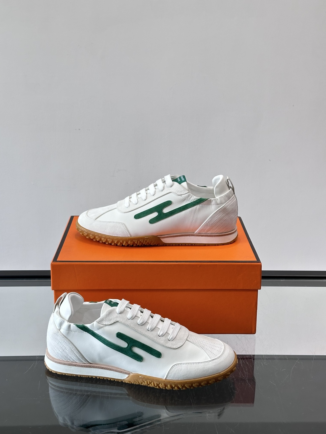 👟Hermès Jet德训鞋，经典德训鞋型，小牛皮➕“H”标志，简约又有辨识度✨。橡胶鞋底耐磨舒适，日常