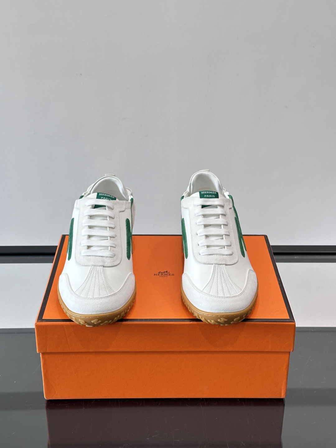 👟Hermès Jet德训鞋，经典德训鞋型，小牛皮➕“H”标志，简约又有辨识度✨。橡胶鞋底耐磨舒适，日常