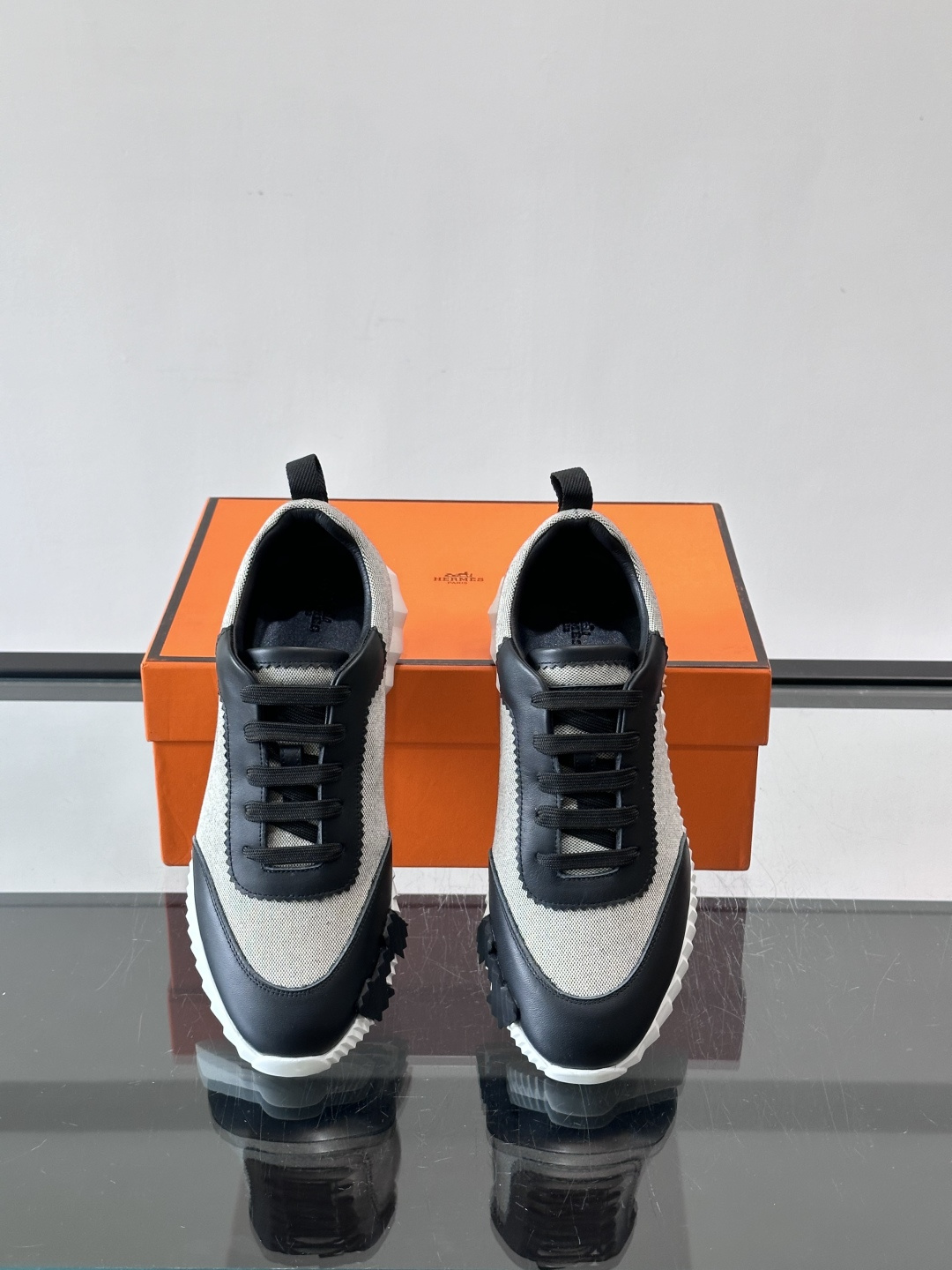 👟爱马仕Bouncing系列运动鞋，牛皮+网面拼接，透气又舒适！鞋底有标志性“H”字母，辨识度超高✨。橡