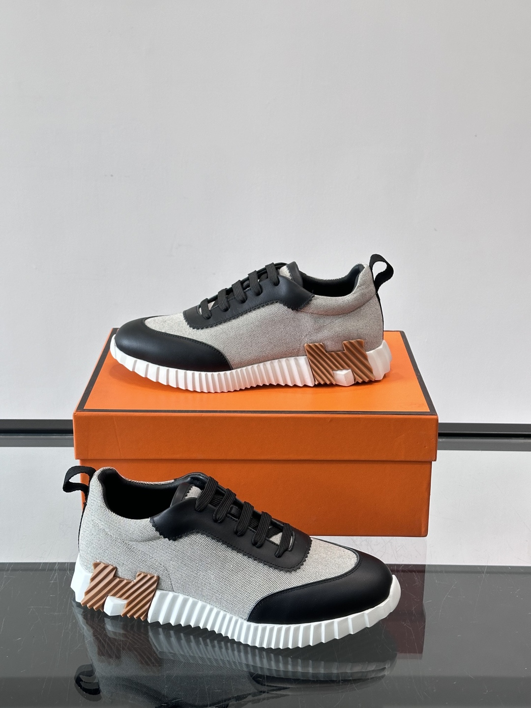 👟爱马仕Bouncing系列运动鞋，牛皮+网面拼接，透气又舒适！鞋底有标志性“H”字母，辨识度超高✨。橡