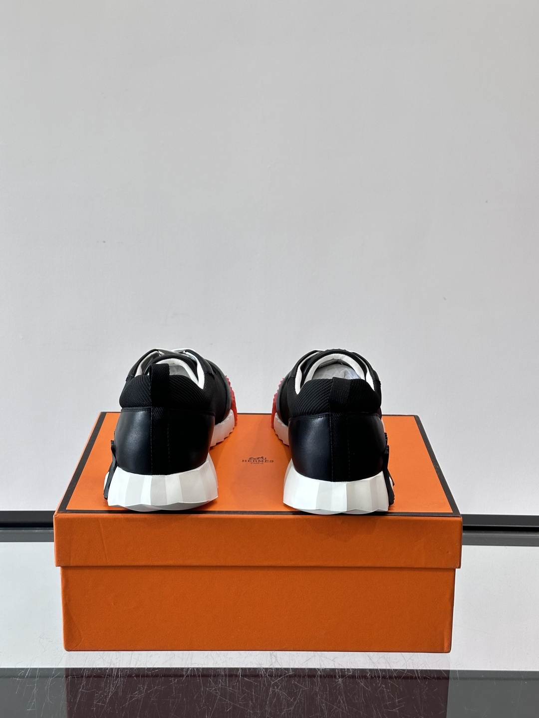 👟爱马仕Bouncing系列运动鞋，牛皮+网面拼接，透气又舒适！鞋底有标志性“H”字母，辨识度超高✨。橡