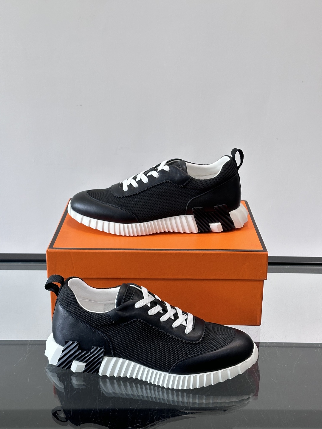 👟爱马仕Bouncing系列运动鞋，牛皮+网面拼接，透气又舒适！鞋底有标志性“H”字母，辨识度超高✨。橡