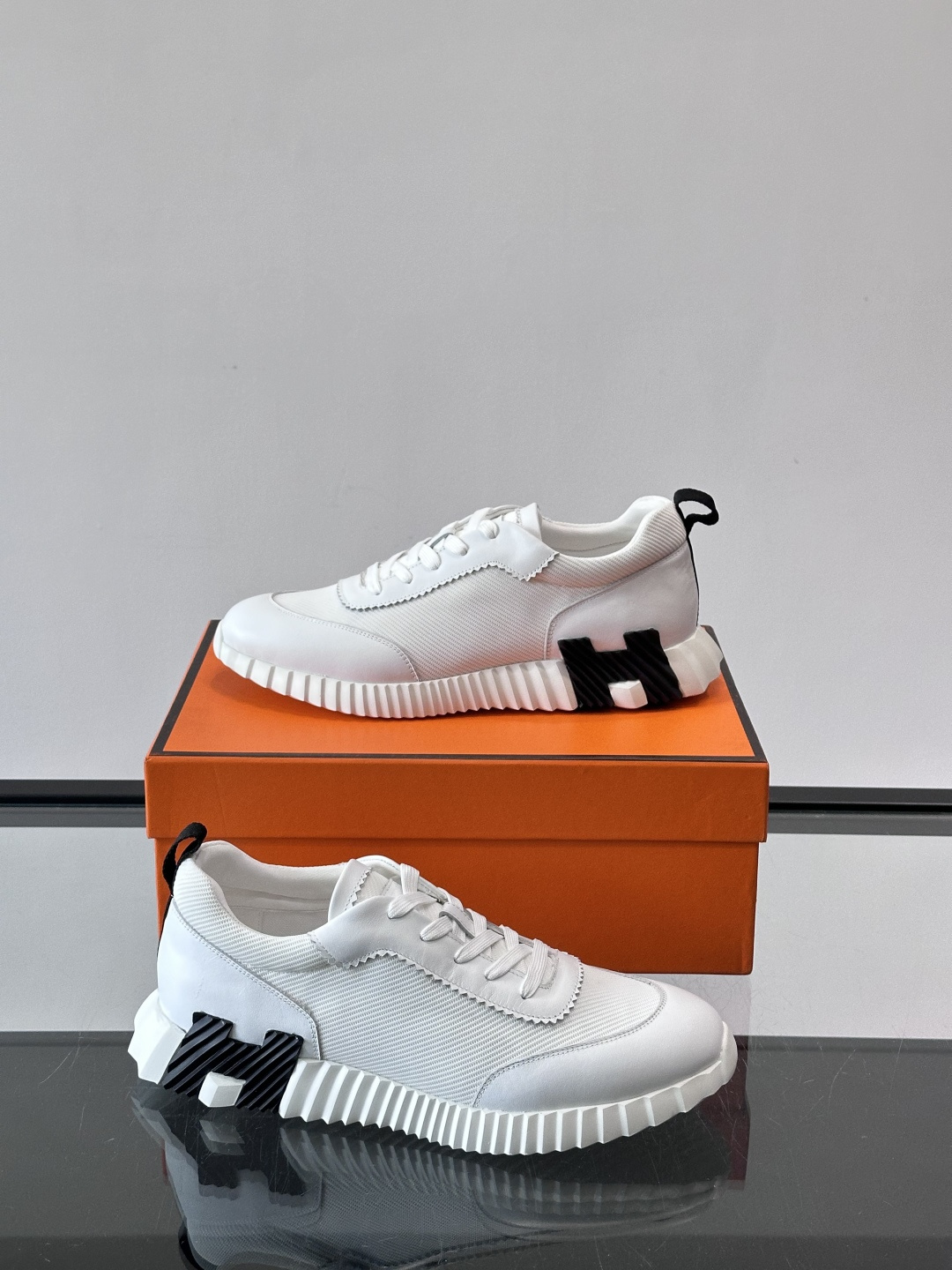 👟爱马仕Bouncing系列运动鞋，牛皮+网面拼接，透气又舒适！鞋底有标志性“H”字母，辨识度超高✨。橡