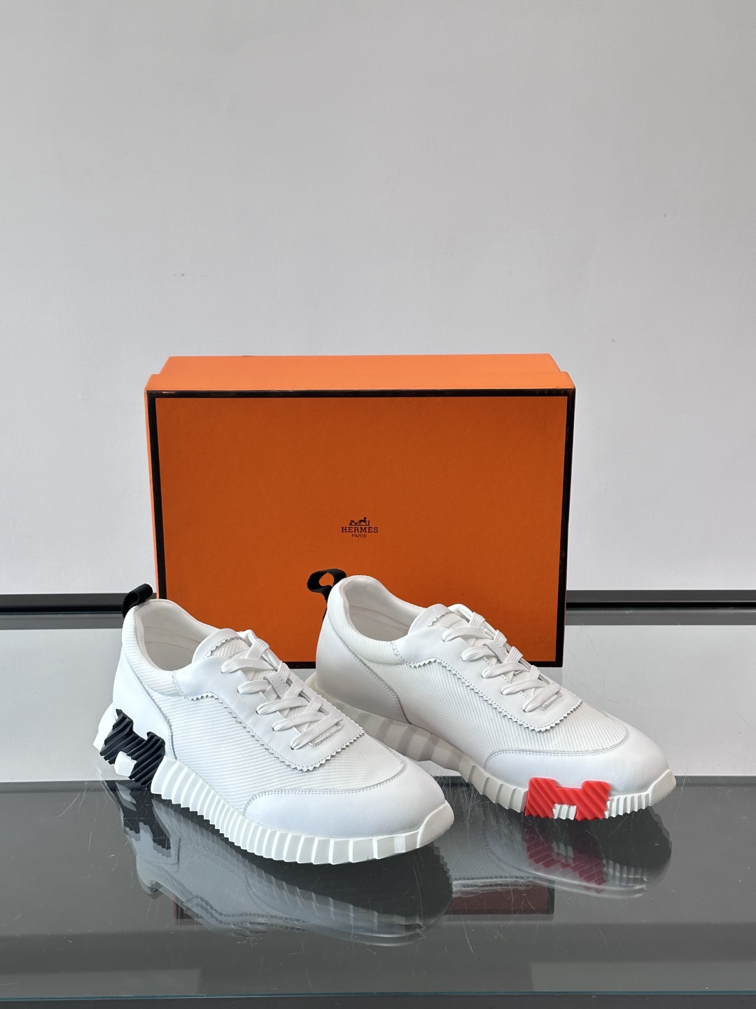 👟爱马仕Bouncing系列运动鞋，牛皮+网面拼接，透气又舒适！鞋底有标志性“H”字母，辨识度超高✨。橡