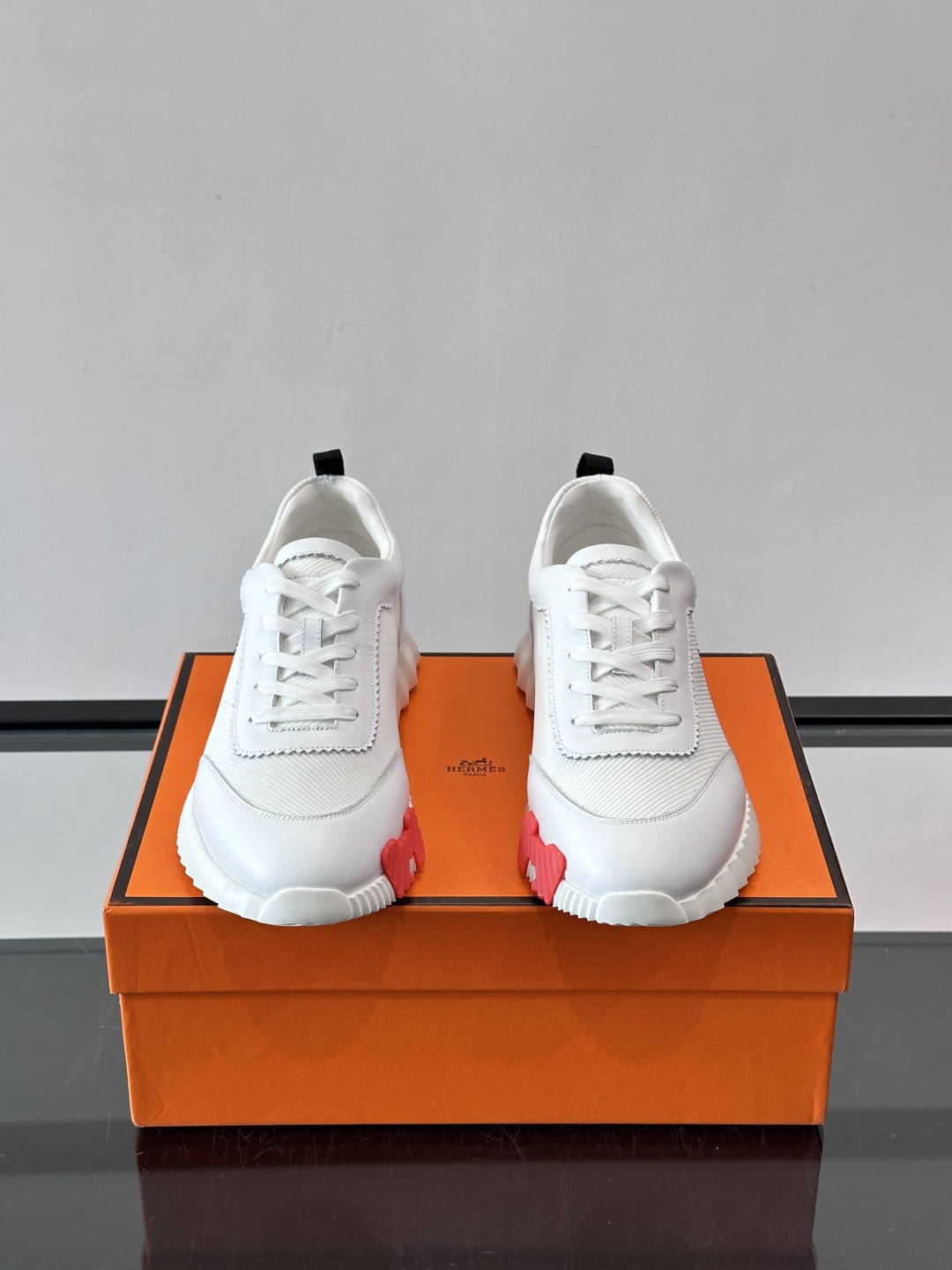 👟爱马仕Bouncing系列运动鞋，牛皮+网面拼接，透气又舒适！鞋底有标志性“H”字母，辨识度超高✨。橡