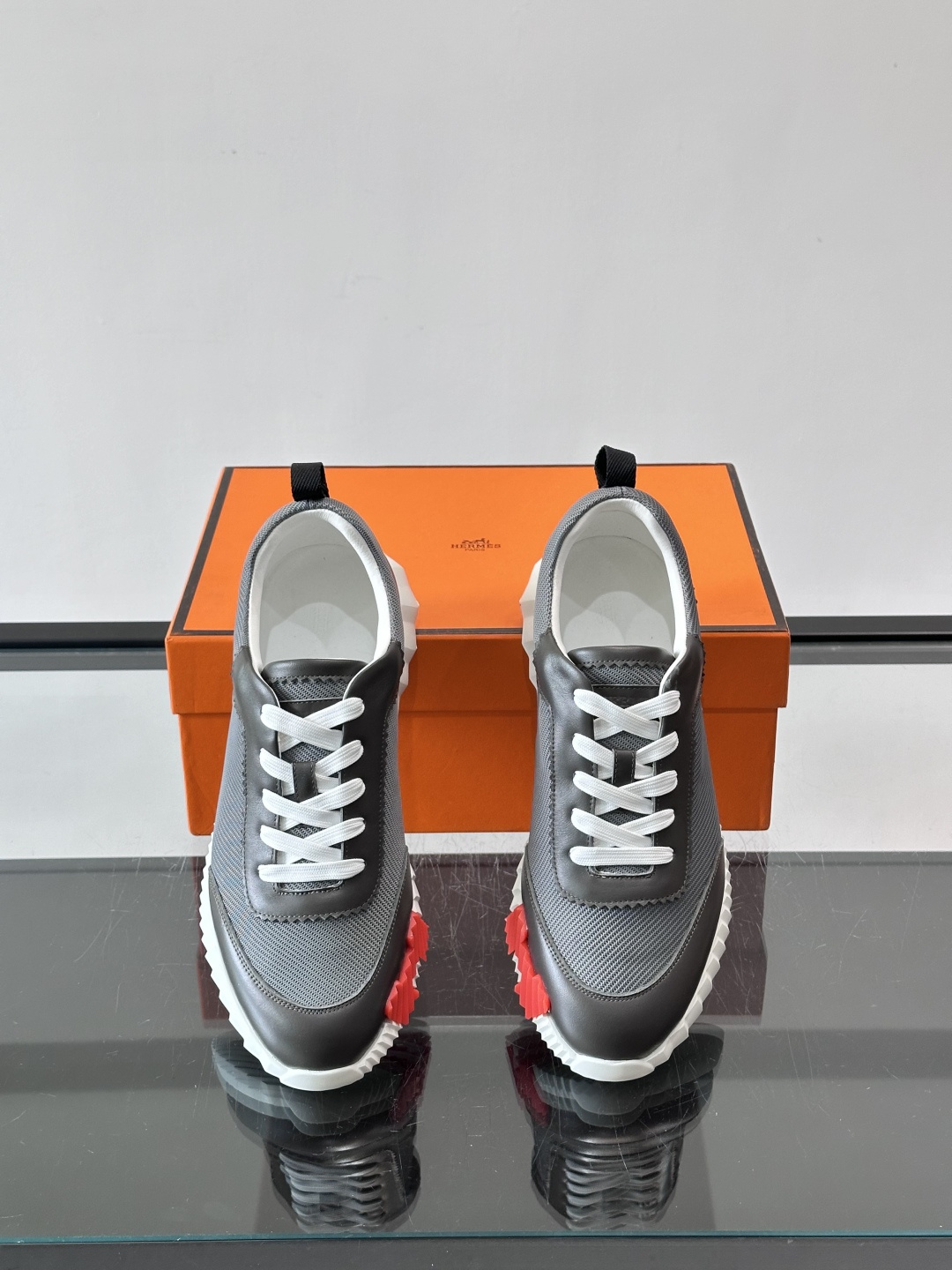 👟爱马仕Bouncing系列运动鞋，牛皮+网面拼接，透气又舒适！鞋底有标志性“H”字母，辨识度超高✨。橡