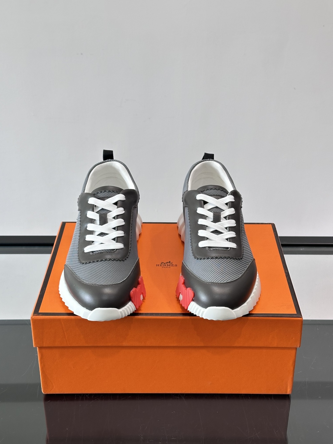 👟爱马仕Bouncing系列运动鞋，牛皮+网面拼接，透气又舒适！鞋底有标志性“H”字母，辨识度超高✨。橡