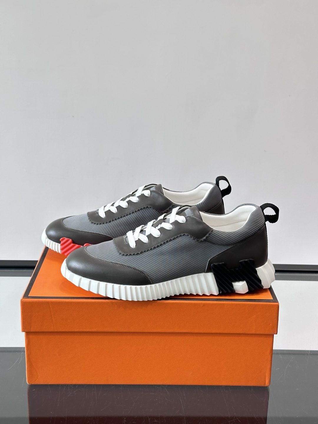 👟爱马仕Bouncing系列运动鞋，牛皮+网面拼接，透气又舒适！鞋底有标志性“H”字母，辨识度超高✨。橡