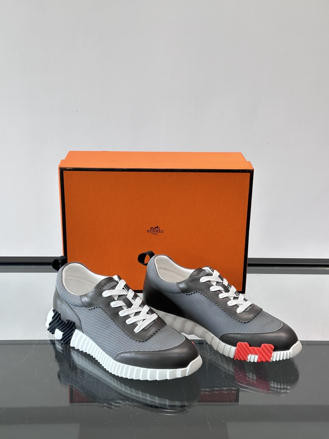 👟爱马仕Bouncing系列运动鞋，牛皮+网面拼接，透气又舒适！鞋底有标志性“H”字母，辨识度超高✨。橡