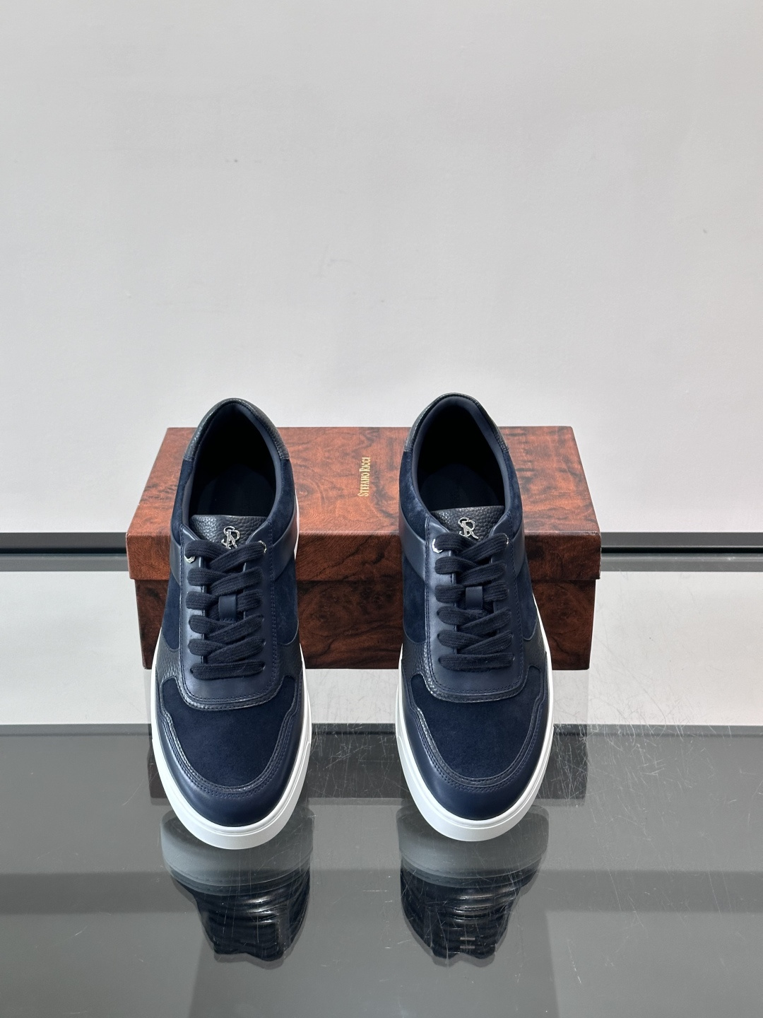 💙Stefano Ricci男士拼接运动鞋，意大利高端品牌出品，绒面与皮革拼接，质感细腻又耐用✨。橡胶鞋