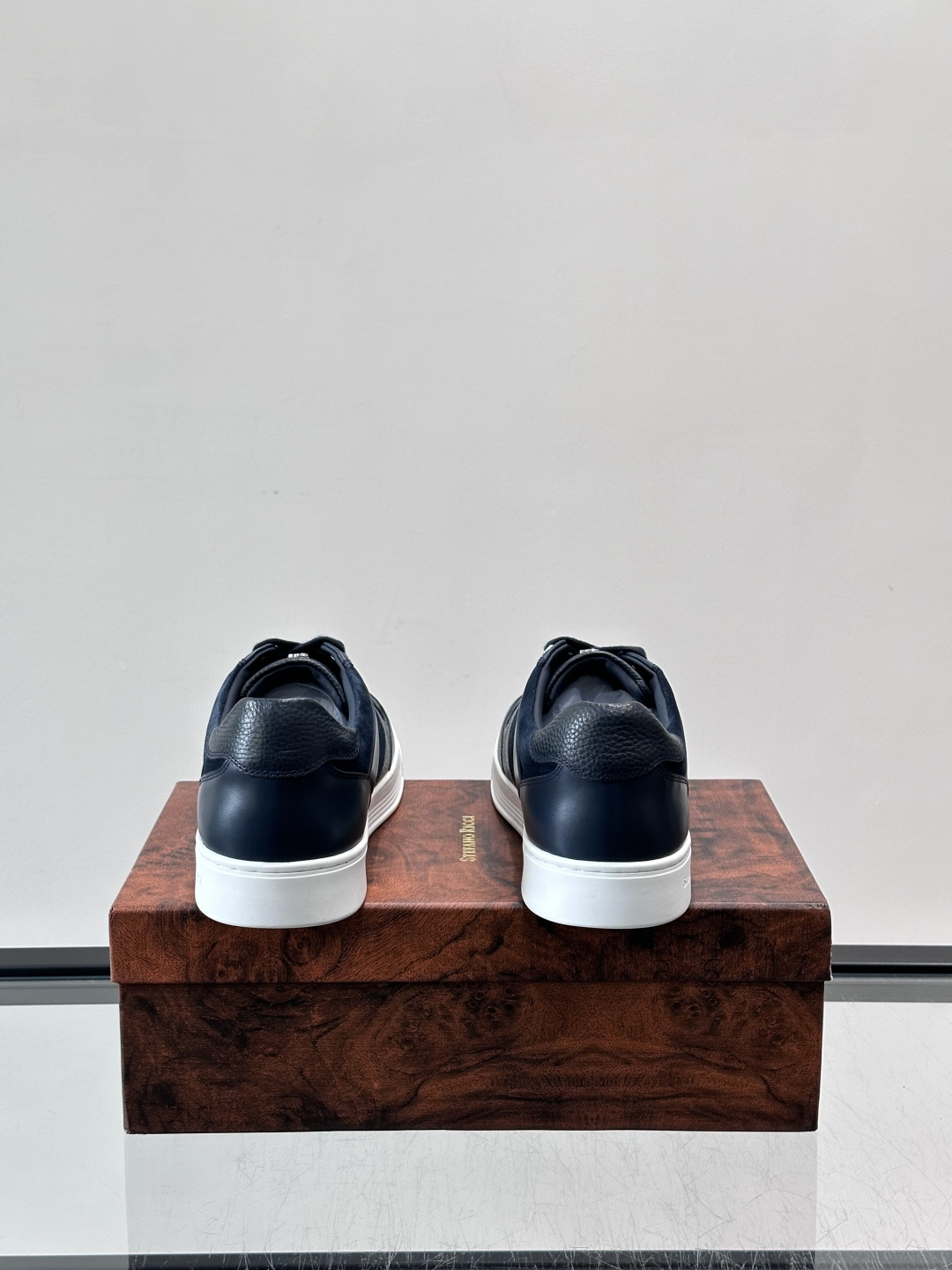 💙Stefano Ricci男士拼接运动鞋，意大利高端品牌出品，绒面与皮革拼接，质感细腻又耐用✨。橡胶鞋