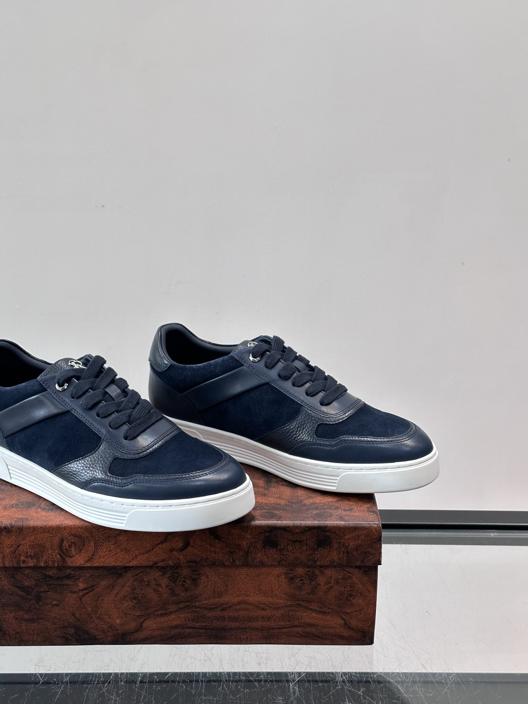 💙Stefano Ricci男士拼接运动鞋，意大利高端品牌出品，绒面与皮革拼接，质感细腻又耐用✨。橡胶鞋