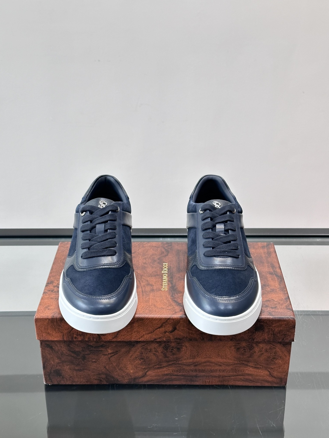 💙Stefano Ricci男士拼接运动鞋，意大利高端品牌出品，绒面与皮革拼接，质感细腻又耐用✨。橡胶鞋