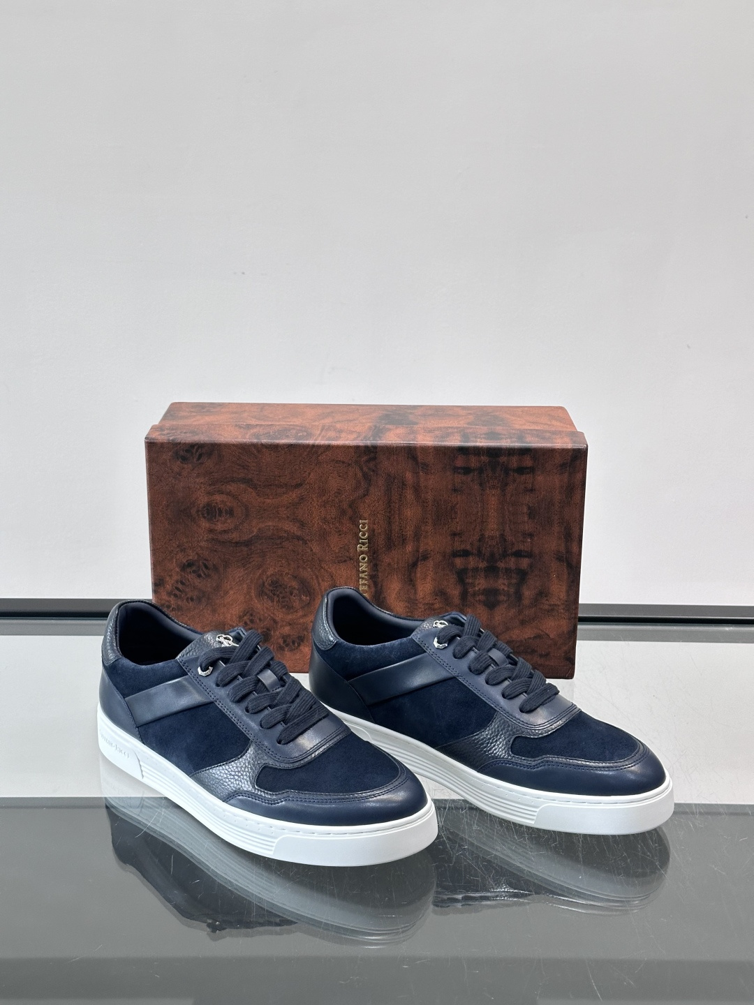 💙Stefano Ricci男士拼接运动鞋，意大利高端品牌出品，绒面与皮革拼接，质感细腻又耐用✨。橡胶鞋