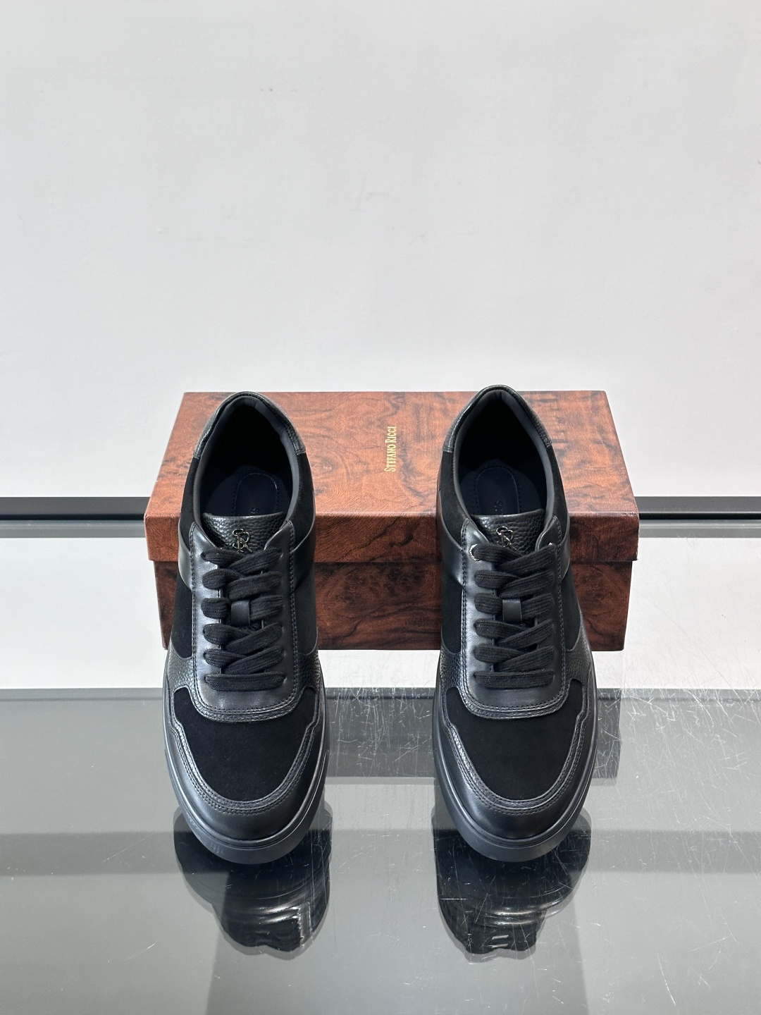 💙Stefano Ricci男士拼接运动鞋，意大利高端品牌出品，绒面与皮革拼接，质感细腻又耐用✨。橡胶鞋