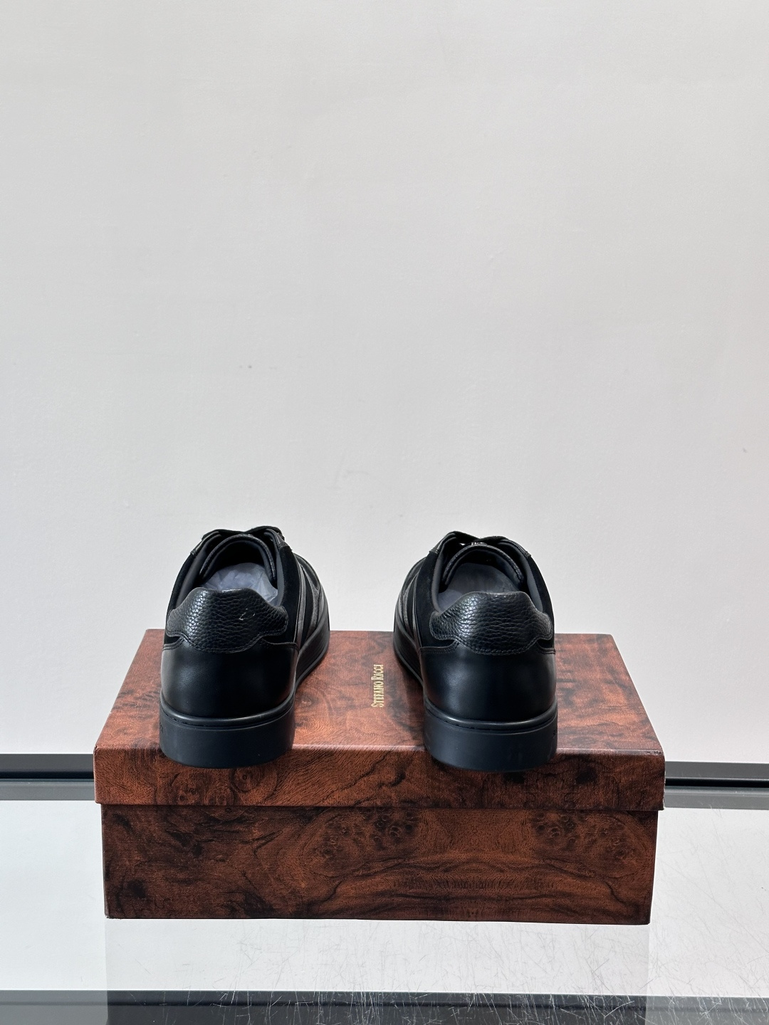 💙Stefano Ricci男士拼接运动鞋，意大利高端品牌出品，绒面与皮革拼接，质感细腻又耐用✨。橡胶鞋