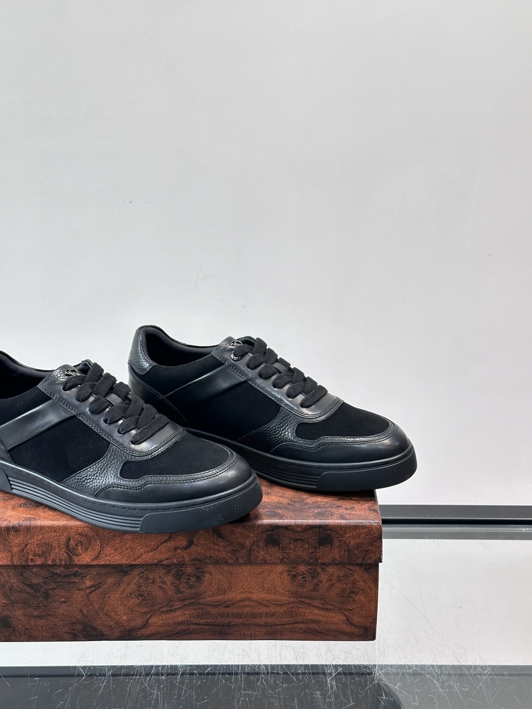 💙Stefano Ricci男士拼接运动鞋，意大利高端品牌出品，绒面与皮革拼接，质感细腻又耐用✨。橡胶鞋