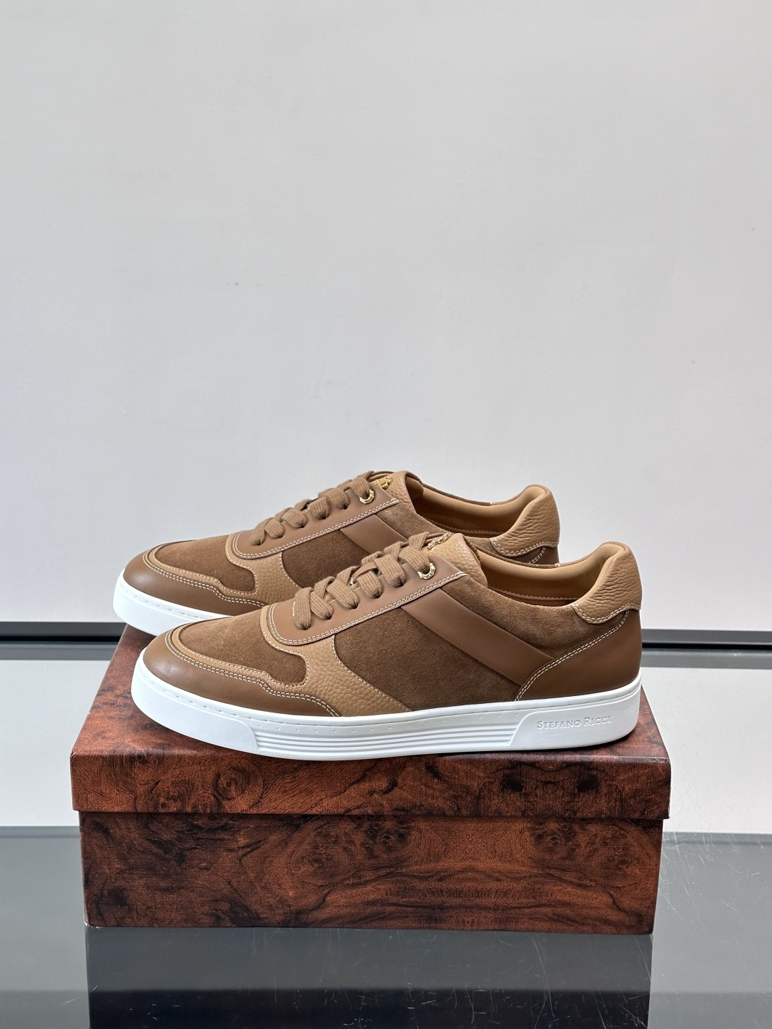 💙Stefano Ricci男士拼接运动鞋，意大利高端品牌出品，绒面与皮革拼接，质感细腻又耐用✨。橡胶鞋