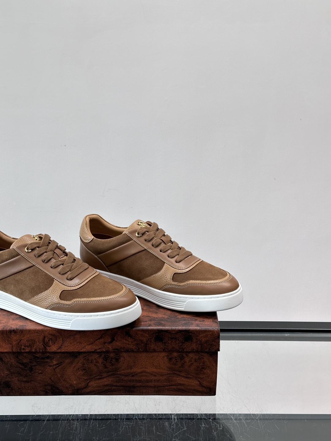 💙Stefano Ricci男士拼接运动鞋，意大利高端品牌出品，绒面与皮革拼接，质感细腻又耐用✨。橡胶鞋