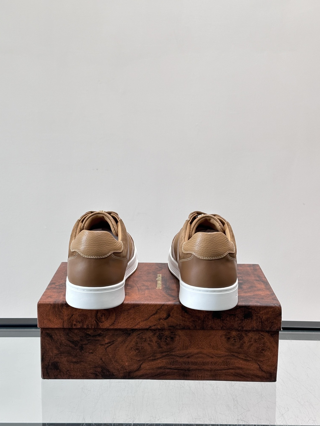 💙Stefano Ricci男士拼接运动鞋，意大利高端品牌出品，绒面与皮革拼接，质感细腻又耐用✨。橡胶鞋