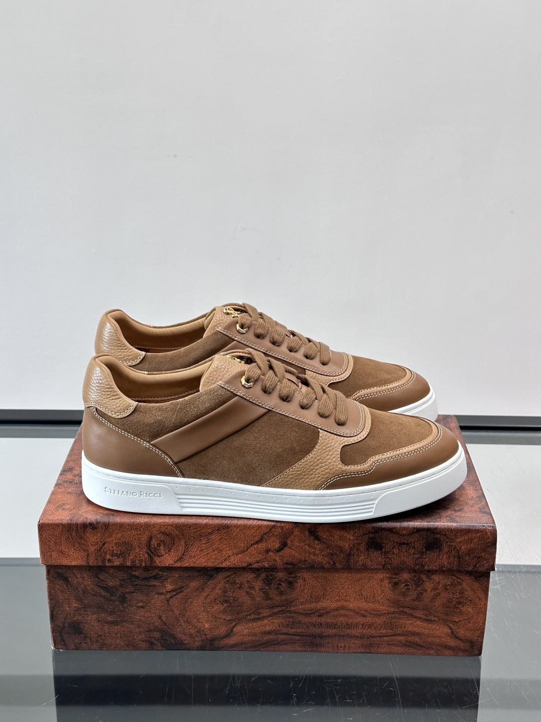 💙Stefano Ricci男士拼接运动鞋，意大利高端品牌出品，绒面与皮革拼接，质感细腻又耐用✨。橡胶鞋