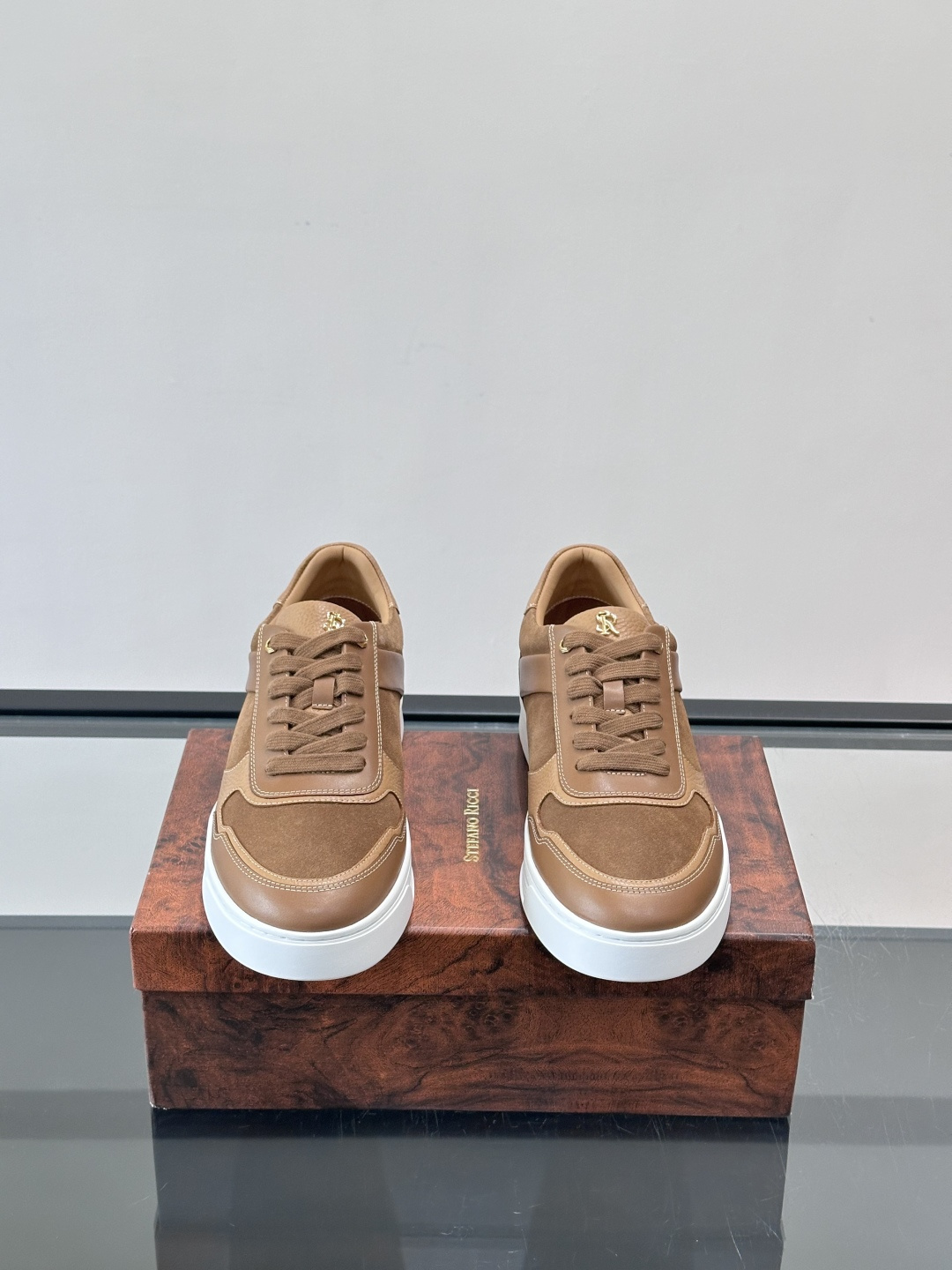 💙Stefano Ricci男士拼接运动鞋，意大利高端品牌出品，绒面与皮革拼接，质感细腻又耐用✨。橡胶鞋