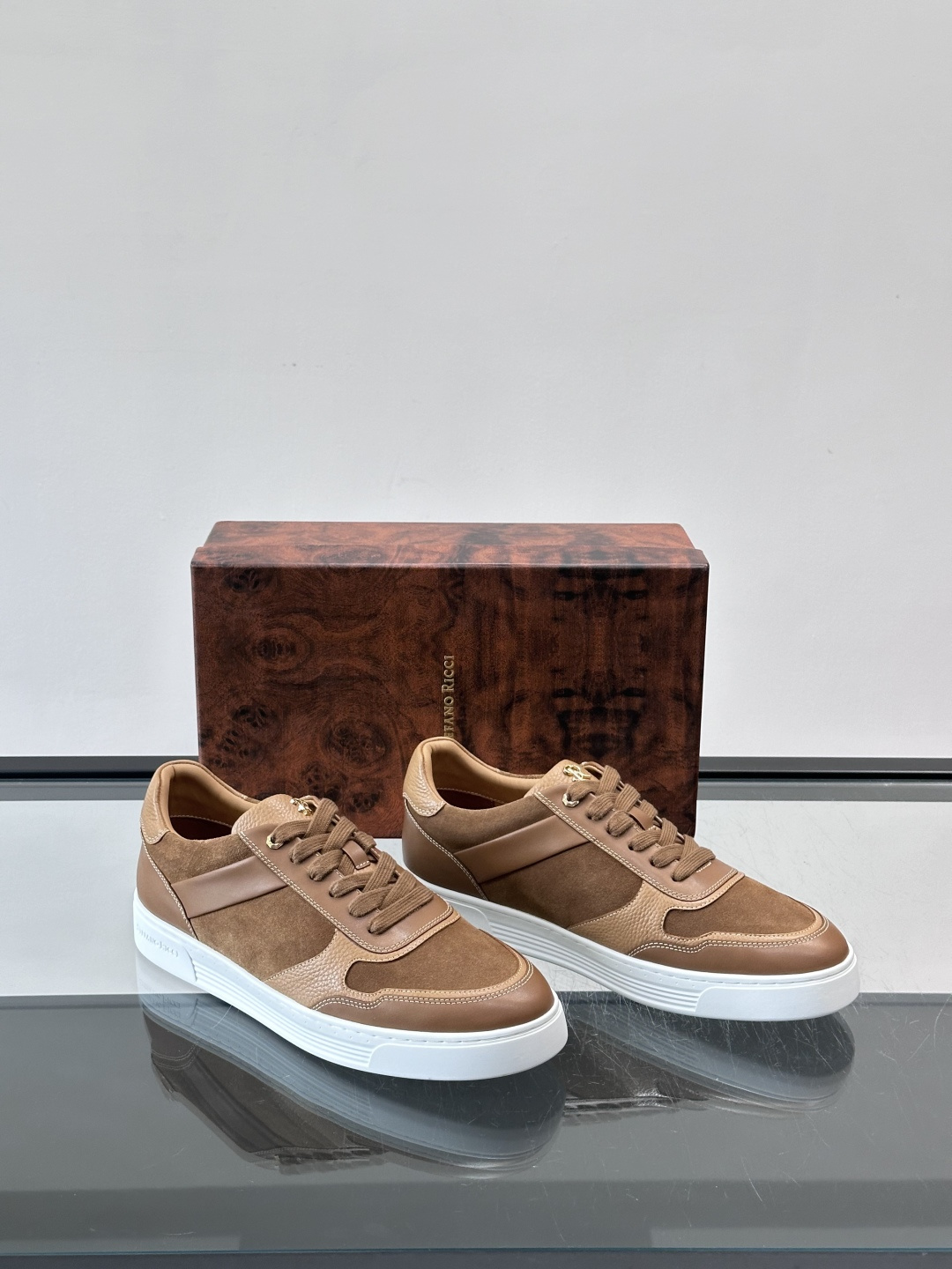 💙Stefano Ricci男士拼接运动鞋，意大利高端品牌出品，绒面与皮革拼接，质感细腻又耐用✨。橡胶鞋