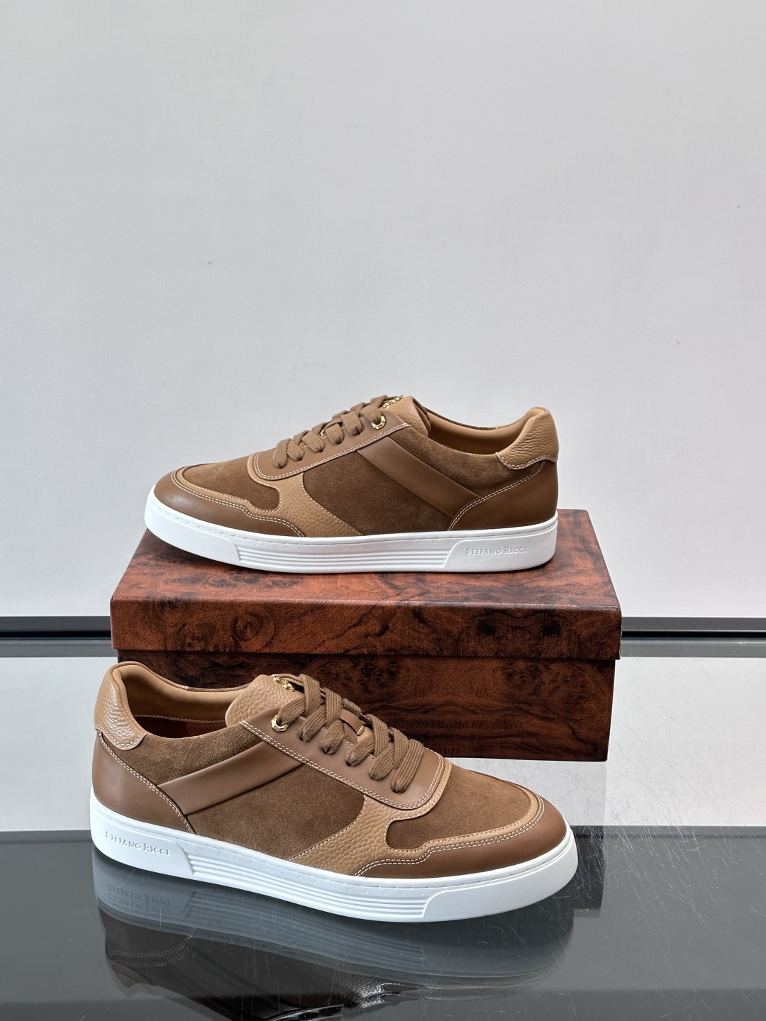 💙Stefano Ricci男士拼接运动鞋，意大利高端品牌出品，绒面与皮革拼接，质感细腻又耐用✨。橡胶鞋