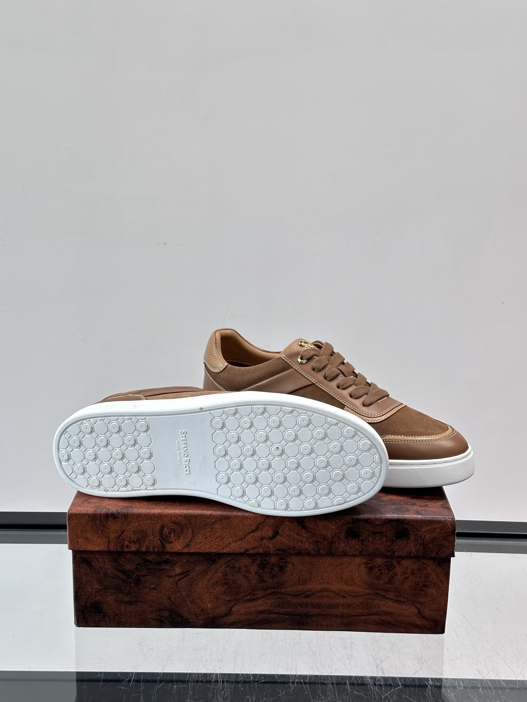 💙Stefano Ricci男士拼接运动鞋，意大利高端品牌出品，绒面与皮革拼接，质感细腻又耐用✨。橡胶鞋