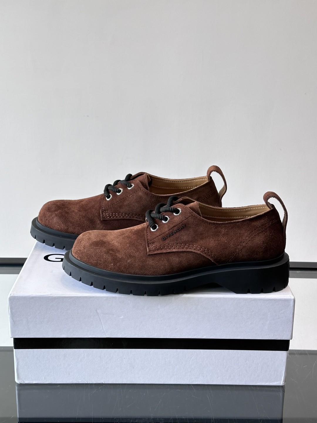 Givenchy 大头德比鞋​​👞纪梵希大头德比鞋，采用牛皮🐮，质感柔软又耐磨，秋冬穿超合适！厚底橡胶设