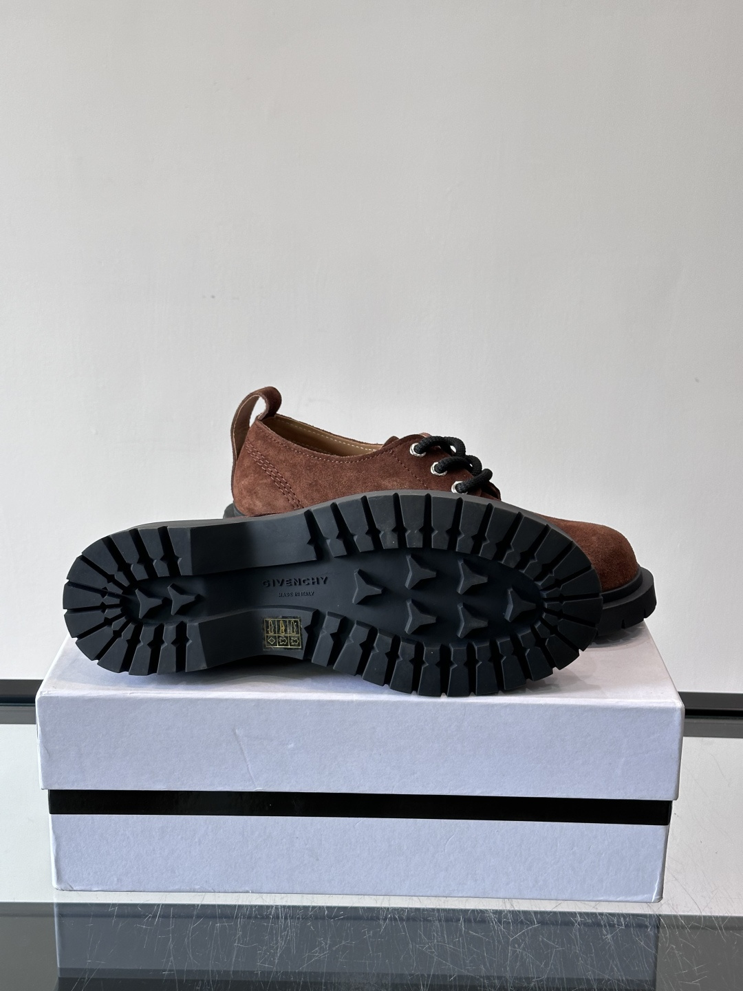 Givenchy 大头德比鞋​​👞纪梵希大头德比鞋，采用牛皮🐮，质感柔软又耐磨，秋冬穿超合适！厚底橡胶设