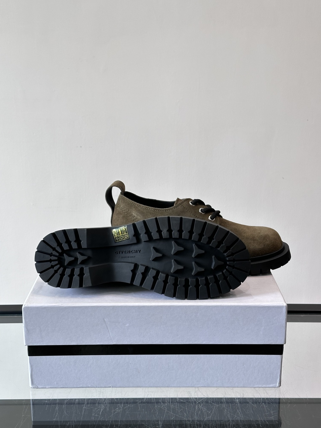 Givenchy 大头德比鞋​​👞纪梵希大头德比鞋，采用牛皮🐮，质感柔软又耐磨，秋冬穿超合适！厚底橡胶设