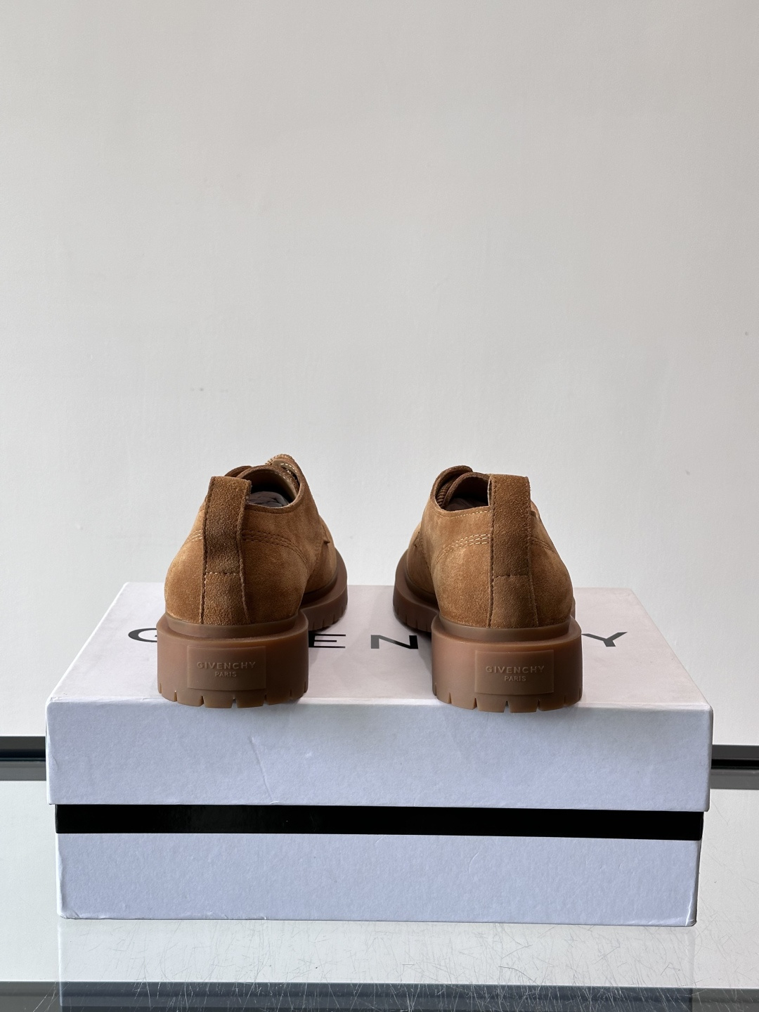 Givenchy 大头德比鞋​​👞纪梵希大头德比鞋，采用牛皮🐮，质感柔软又耐磨，秋冬穿超合适！厚底橡胶设