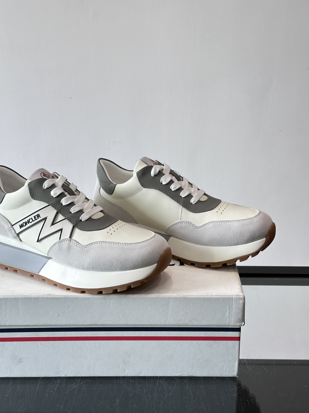 👟Moncler TrailgriP系列户外鞋，采用Cordura防撕裂尼龙+Gore-Tex防水材质，